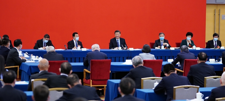 　5月23日上午，中共中央总书记、国家主席、中央军委主席习近平看望参加全国政协十三届三次会议的经济界委员。